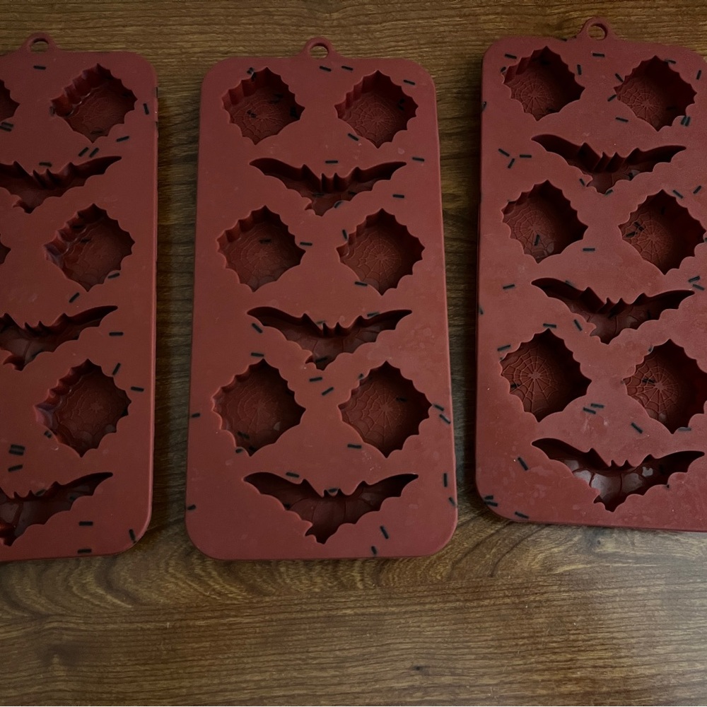 Spooky Red Silicone Baking Molds